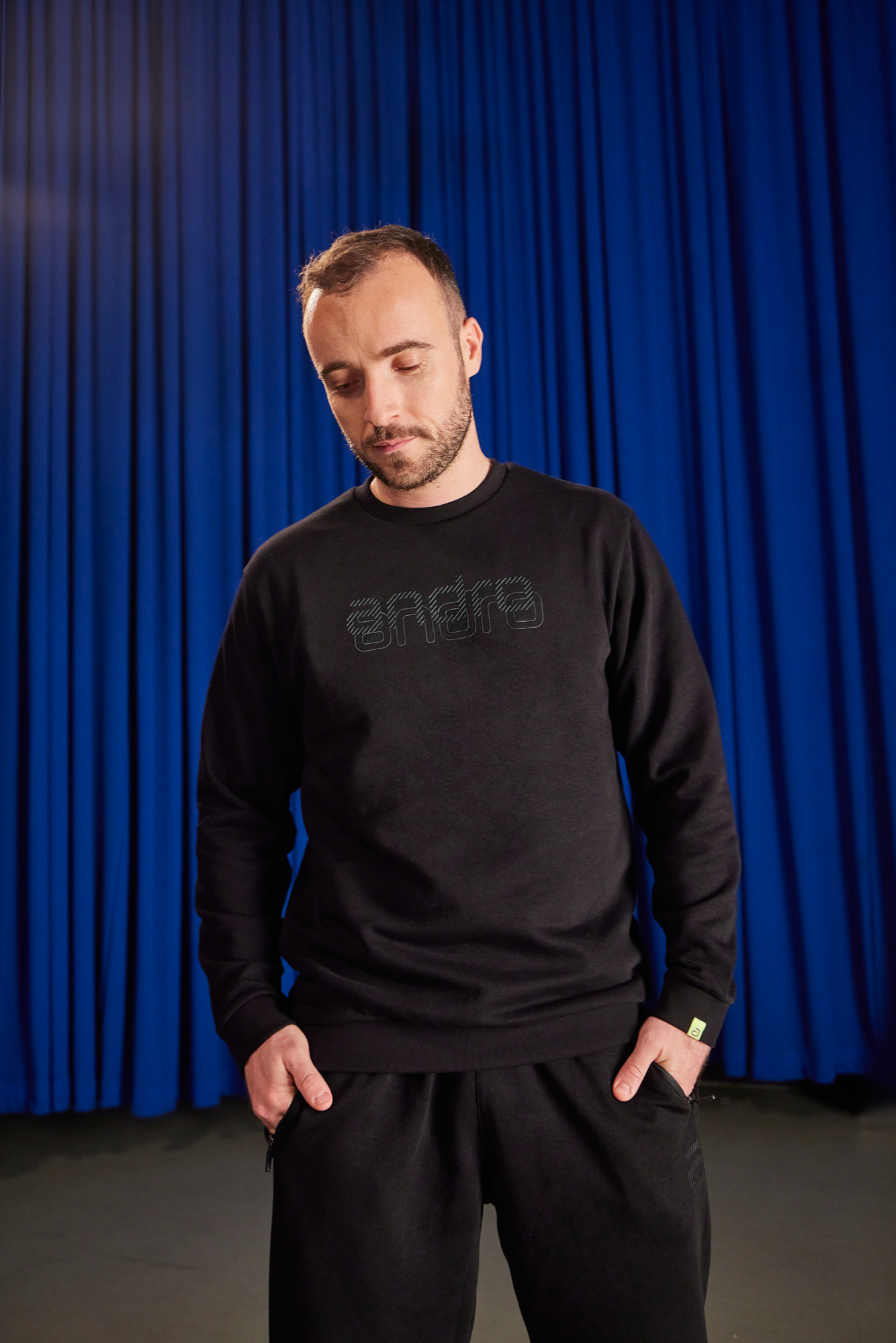 andro-Sweat-Pullover-Sukaria-schwarz-01-Action-340-021-100-72dpi